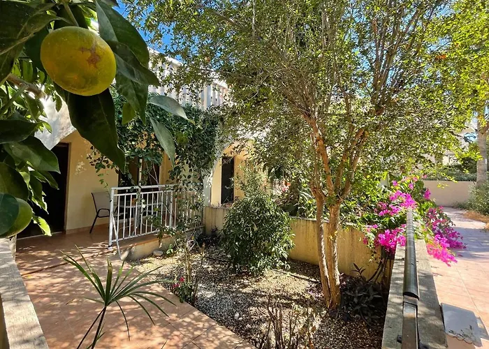 Town House, Garden, 2 Bedrooms, 2 Bathrooms Daire Pafos