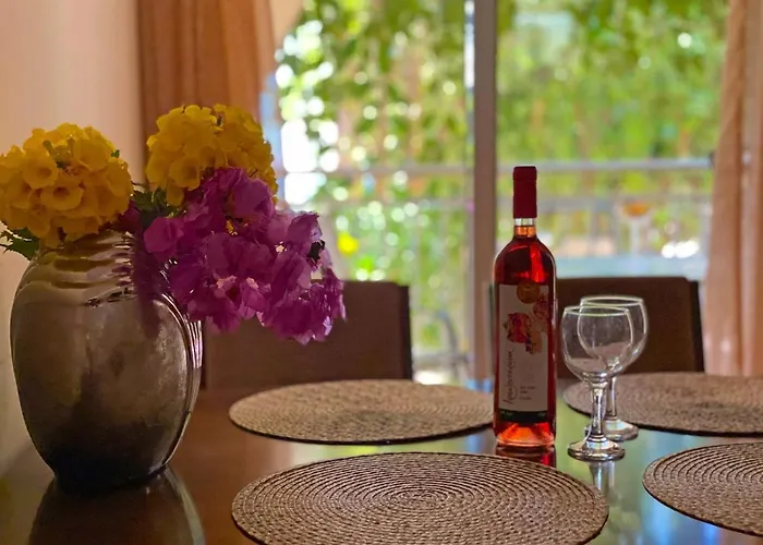 Town House, Garden, 2 Bedrooms, 2 Bathrooms アパート